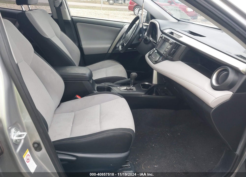 2018 TOYOTA RAV4 ADVENTURE/XLE VIN: JTMRFREV2JJ247403