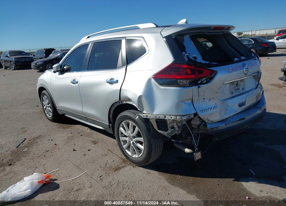 2018 NISSAN ROGUE SV VIN: KNMAT2MT1JP533821