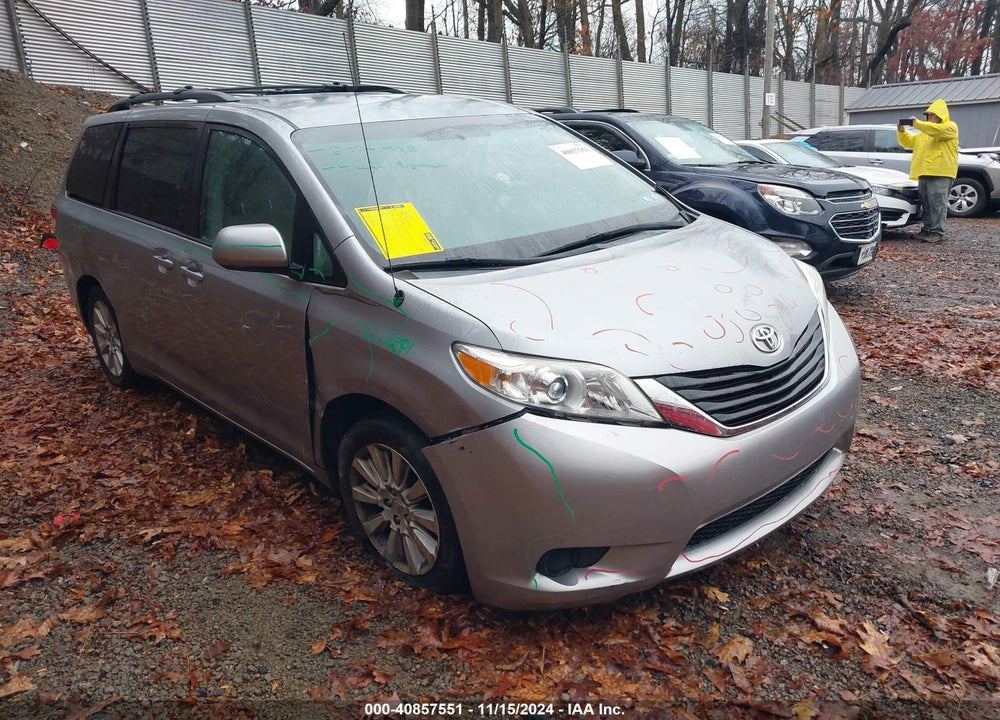 2013 TOYOTA SIENNA LE 7 PASSENGER VIN: 5TDJK3DC6DS060002