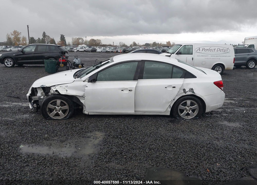 2014 CHEVROLET CRUZE 1LT AUTO VIN: 1G1PC5SB6E7106669