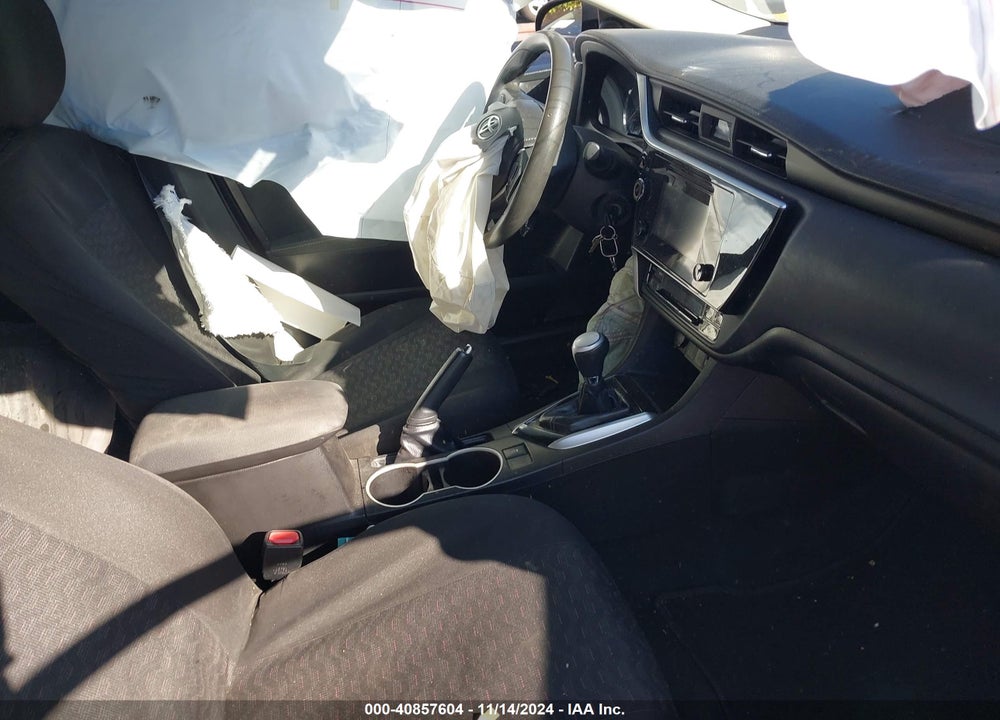2018 TOYOTA COROLLA LE VIN: 5YFBURHE1JP795312