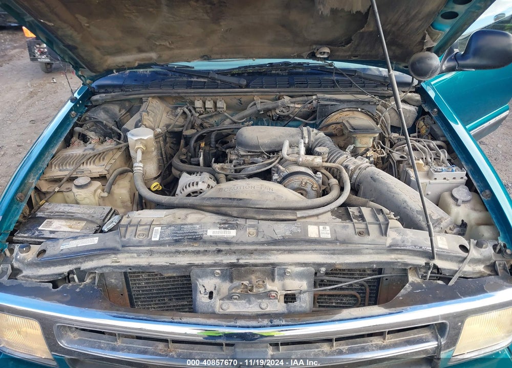 1996 CHEVROLET BLAZER VIN: 1GNDT13W4T2167024