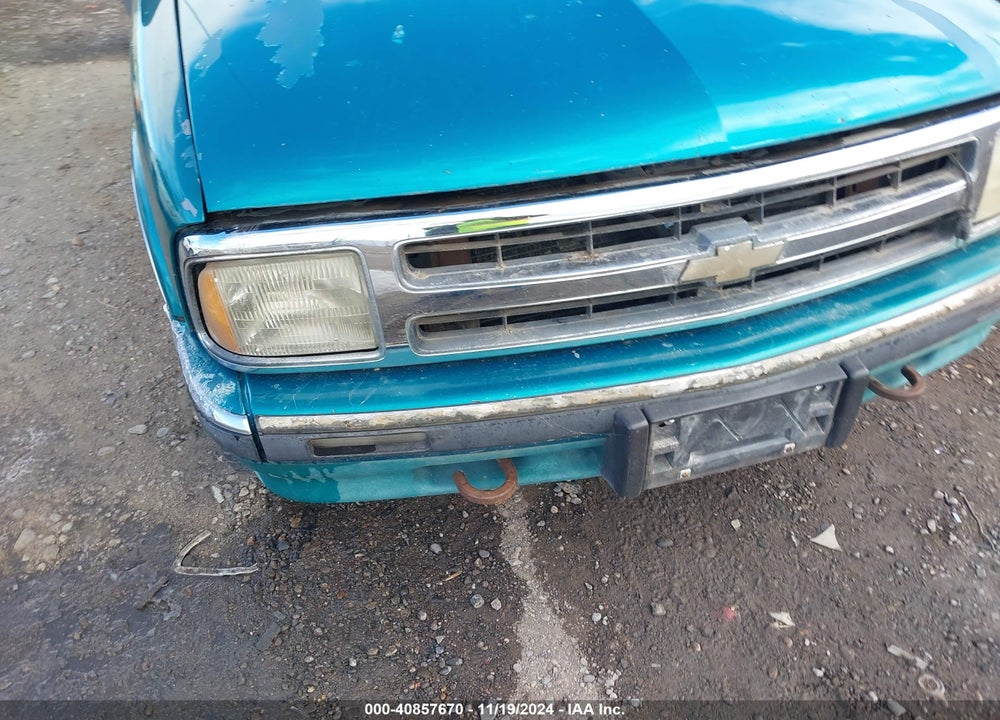 1996 CHEVROLET BLAZER VIN: 1GNDT13W4T2167024