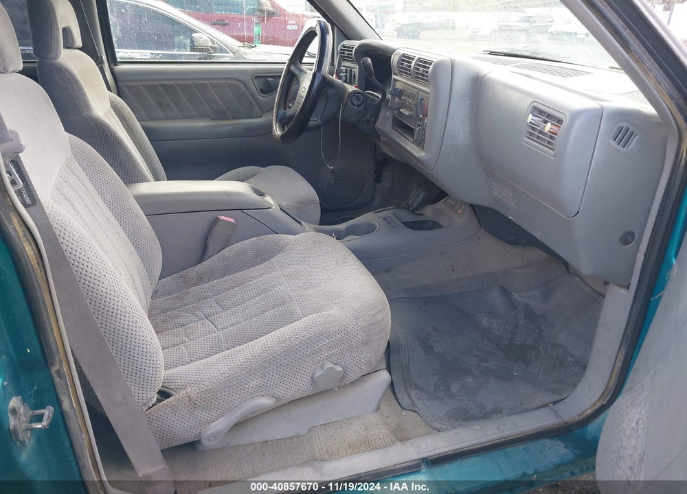 1996 CHEVROLET BLAZER VIN: 1GNDT13W4T2167024
