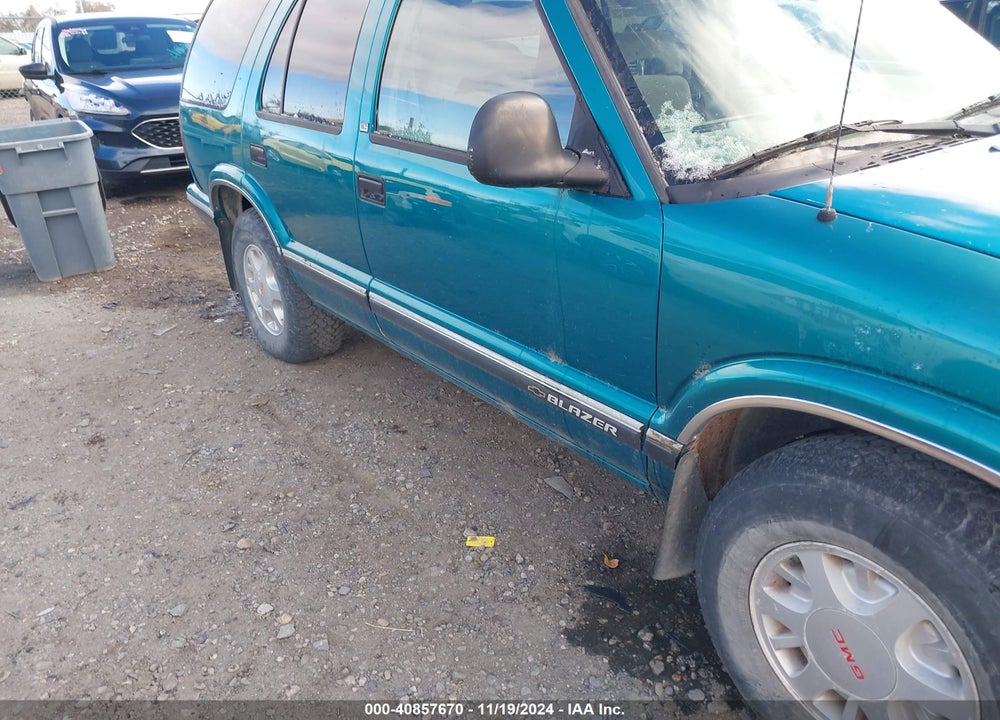 1996 CHEVROLET BLAZER VIN: 1GNDT13W4T2167024