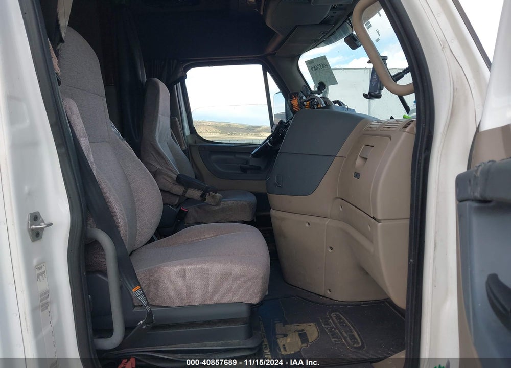 2016 FREIGHTLINER CASCADIA 125 VIN: 3AKJGLD53GSGZ1329