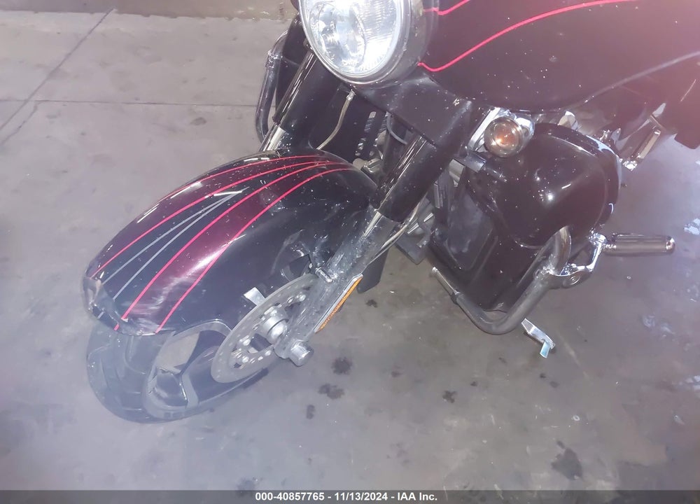 2011 HARLEY-DAVIDSON FLHXSE2 VIN: 1HD1PZ814BB952166