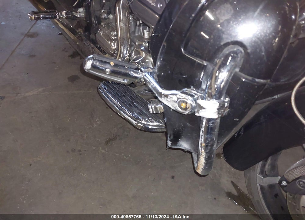 2011 HARLEY-DAVIDSON FLHXSE2 VIN: 1HD1PZ814BB952166