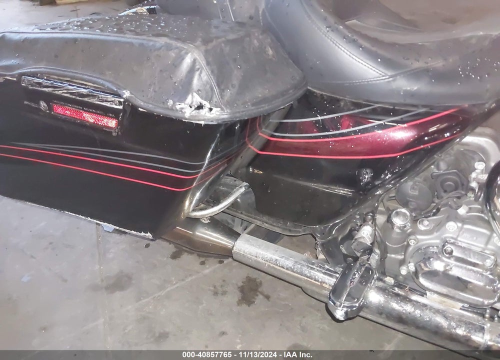 2011 HARLEY-DAVIDSON FLHXSE2 VIN: 1HD1PZ814BB952166