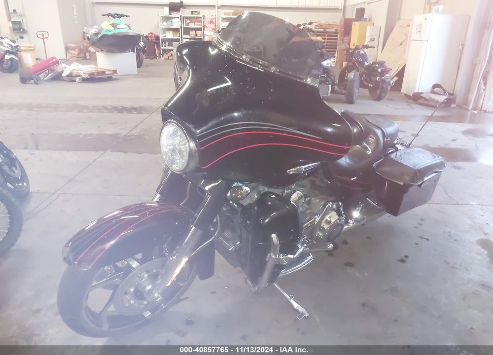 2011 HARLEY-DAVIDSON FLHXSE2 VIN: 1HD1PZ814BB952166
