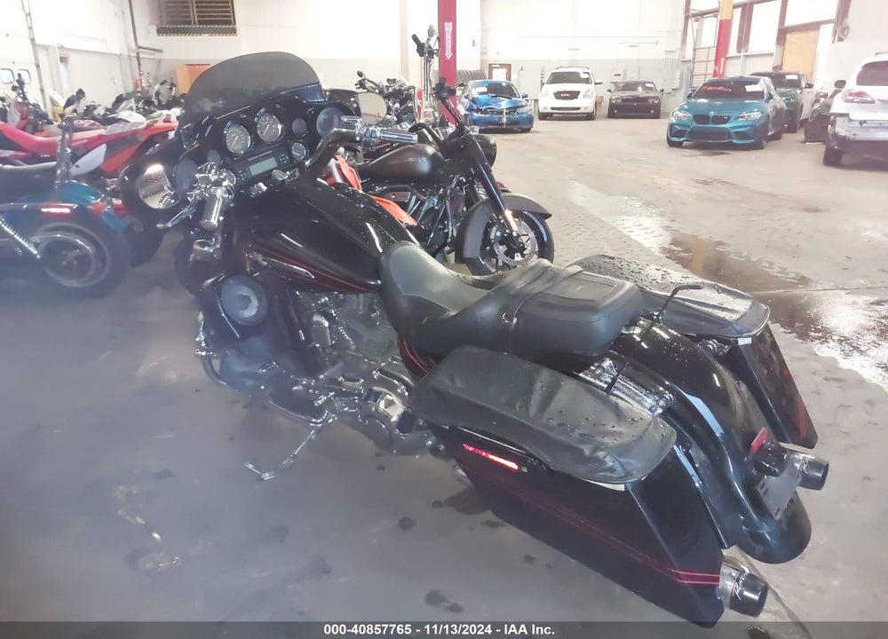 2011 HARLEY-DAVIDSON FLHXSE2 VIN: 1HD1PZ814BB952166