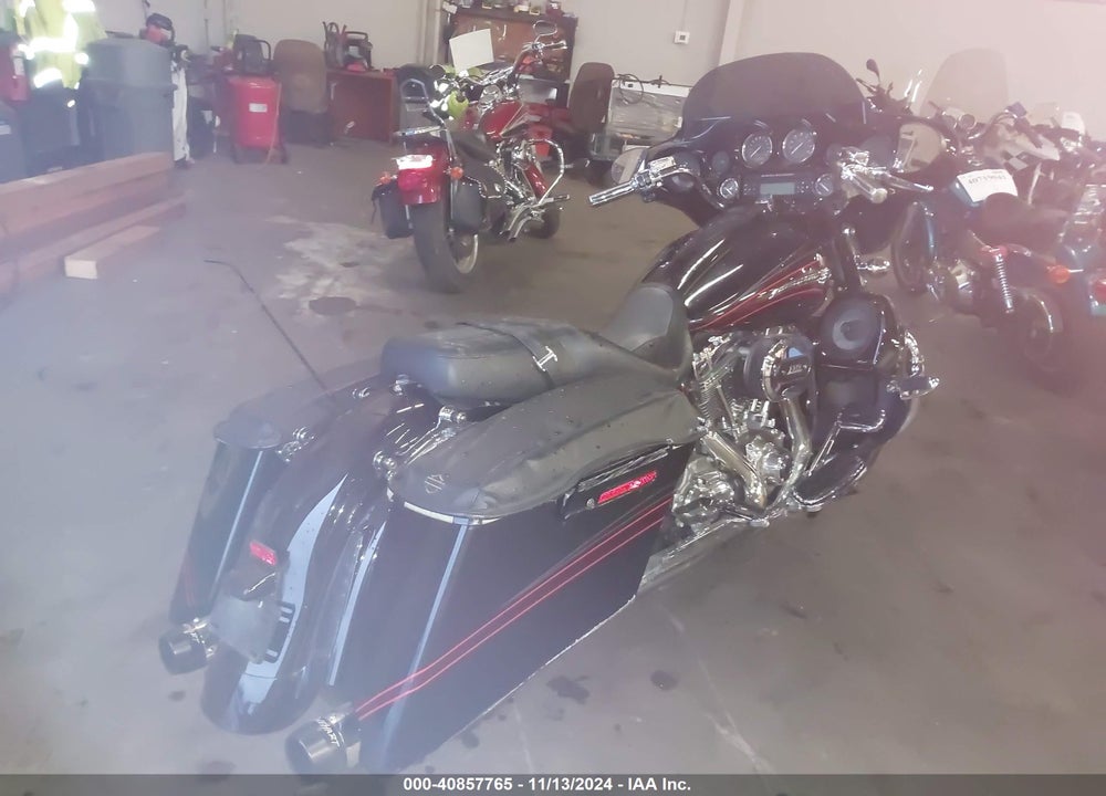 2011 HARLEY-DAVIDSON FLHXSE2 VIN: 1HD1PZ814BB952166