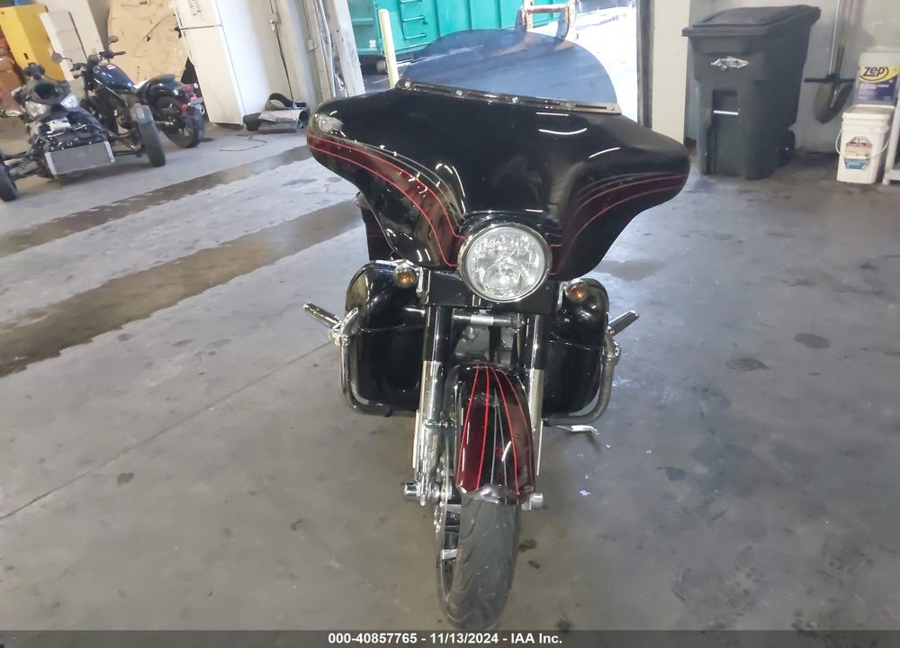 2011 HARLEY-DAVIDSON FLHXSE2 VIN: 1HD1PZ814BB952166