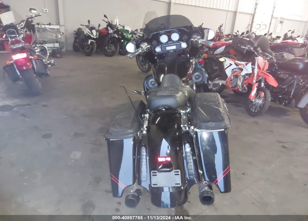 2011 HARLEY-DAVIDSON FLHXSE2 VIN: 1HD1PZ814BB952166