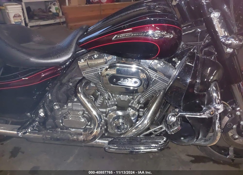 2011 HARLEY-DAVIDSON FLHXSE2 VIN: 1HD1PZ814BB952166