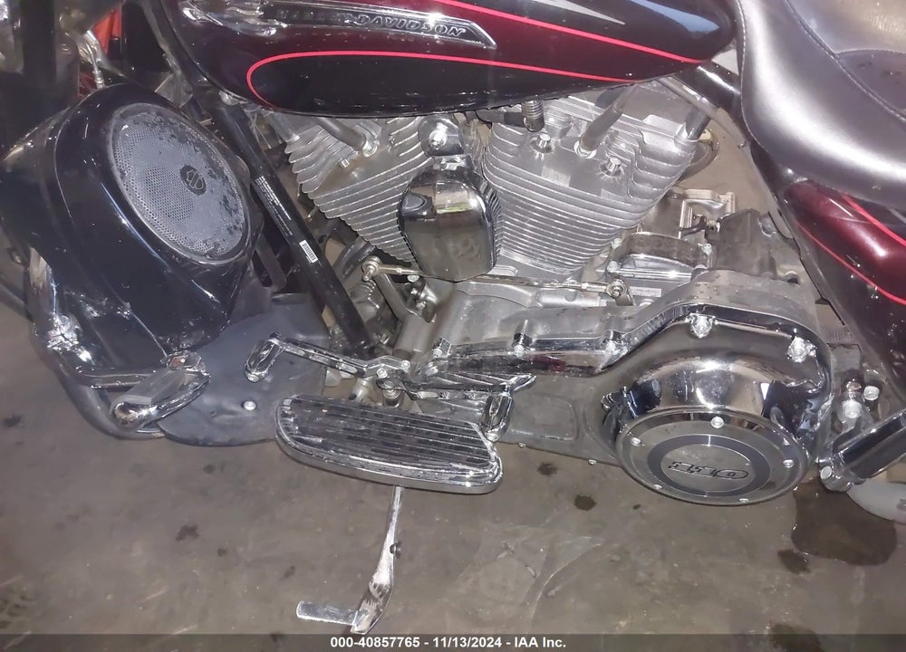 2011 HARLEY-DAVIDSON FLHXSE2 VIN: 1HD1PZ814BB952166