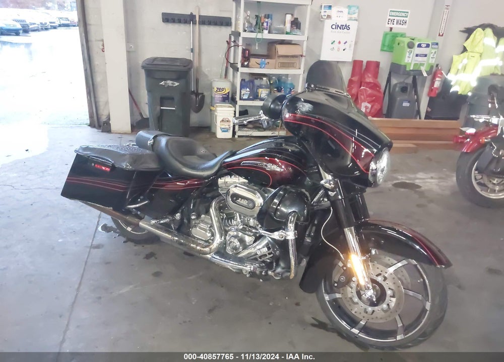 2011 HARLEY-DAVIDSON FLHXSE2 VIN: 1HD1PZ814BB952166