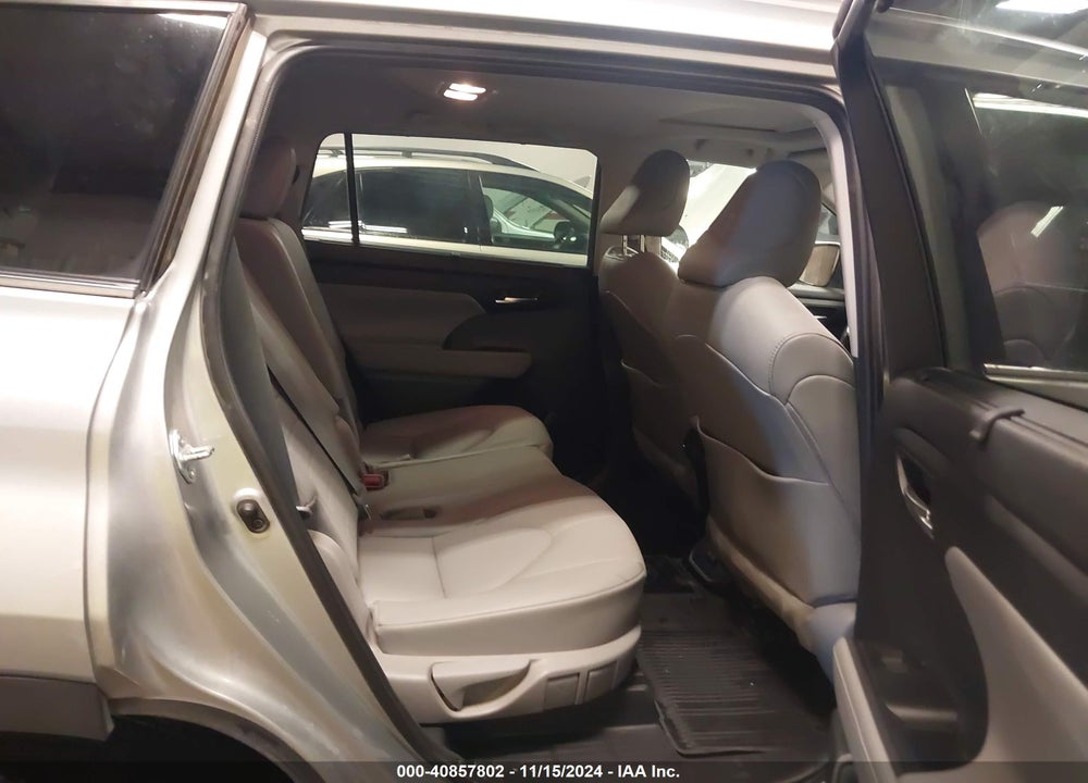 2021 TOYOTA HIGHLANDER XLE VIN: 5TDHZRBH1MS097194