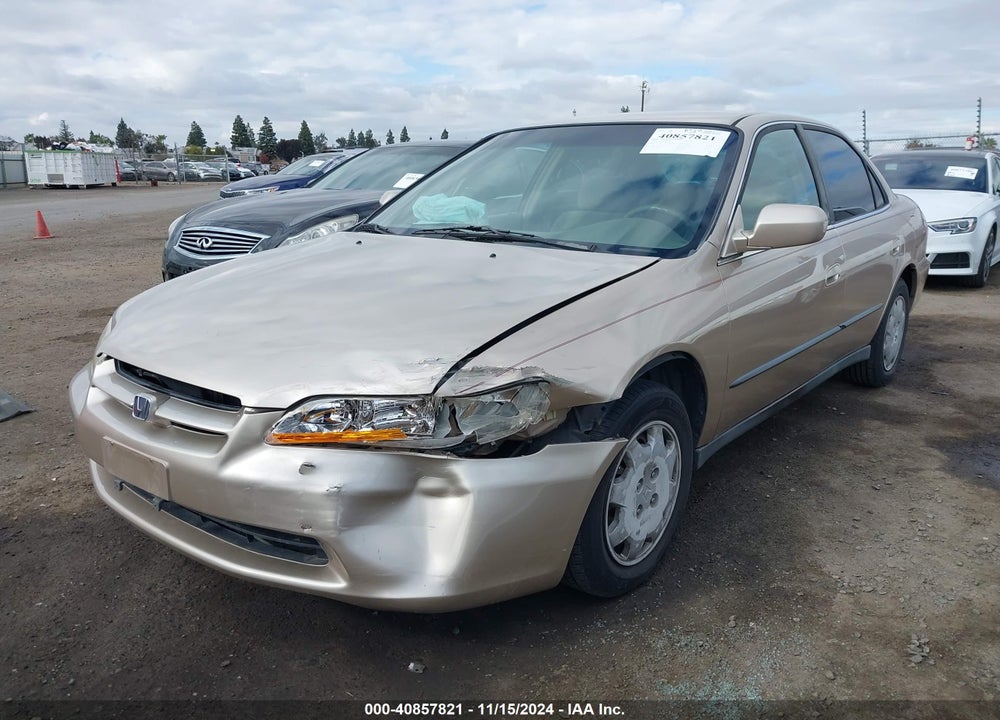 2000 HONDA ACCORD 2.3 LX VIN: 3HGCG6659YG703006