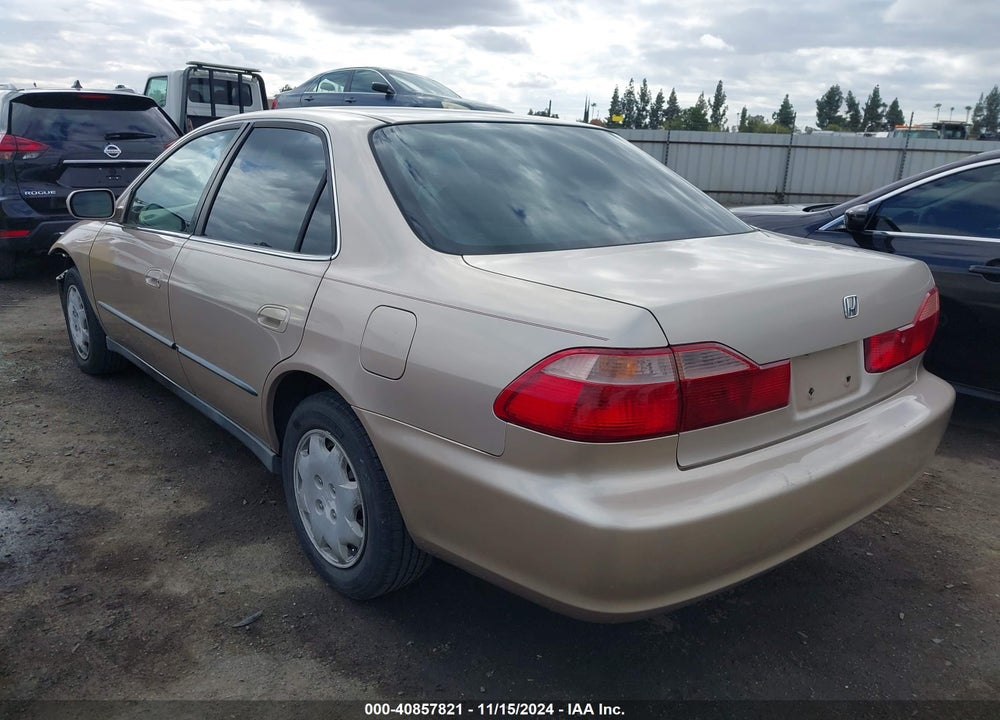 2000 HONDA ACCORD 2.3 LX VIN: 3HGCG6659YG703006