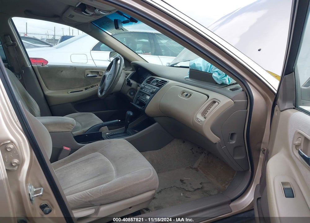 2000 HONDA ACCORD 2.3 LX VIN: 3HGCG6659YG703006