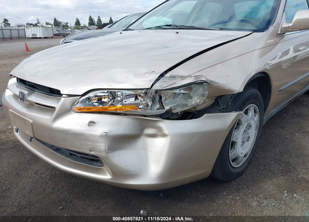 2000 HONDA ACCORD 2.3 LX VIN: 3HGCG6659YG703006