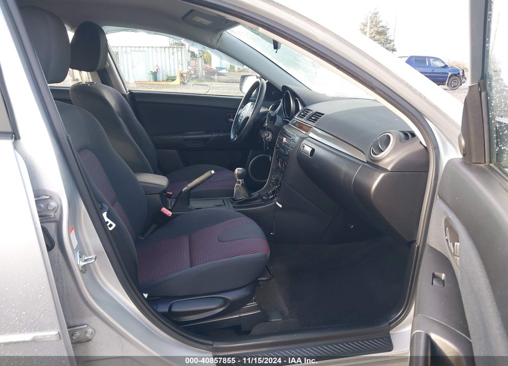 2005 MAZDA 3 S VIN: JM1BK343851322721