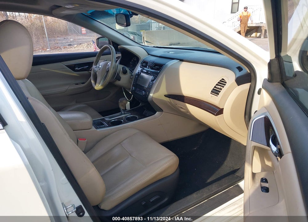 2015 NISSAN ALTIMA VIN: 1N4BL3AP4FC130017