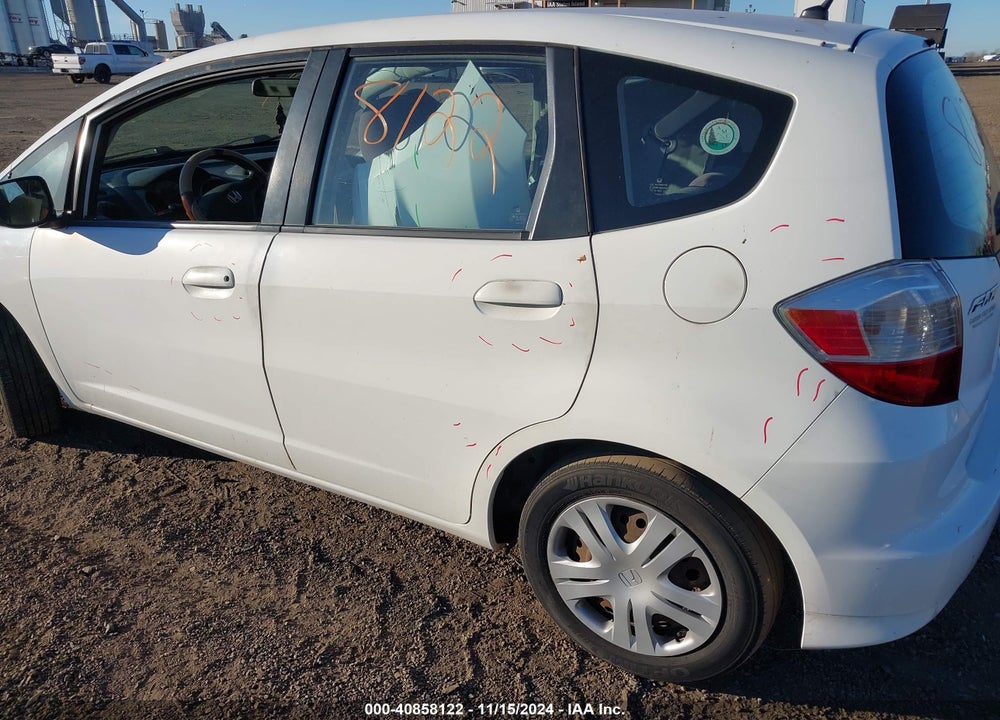2010 HONDA FIT VIN: JHMGE8H27AC028624
