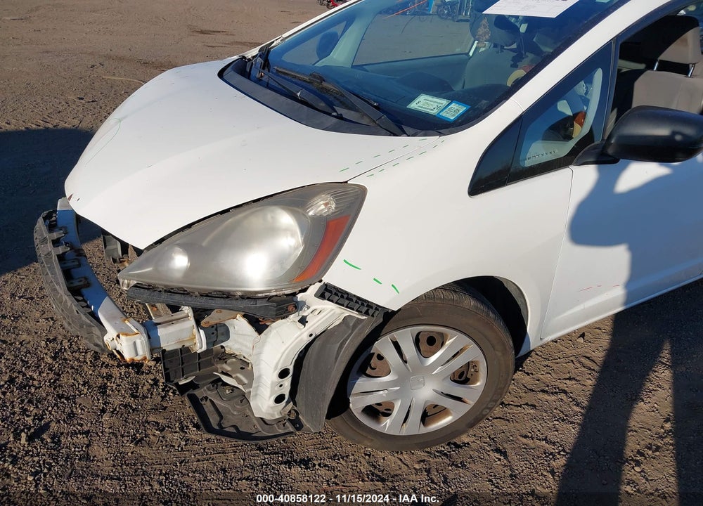 2010 HONDA FIT VIN: JHMGE8H27AC028624