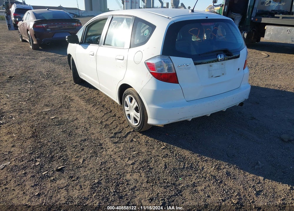 2010 HONDA FIT VIN: JHMGE8H27AC028624