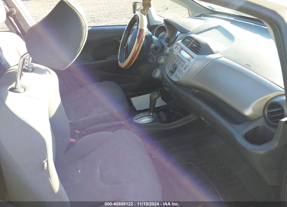 2010 HONDA FIT VIN: JHMGE8H27AC028624