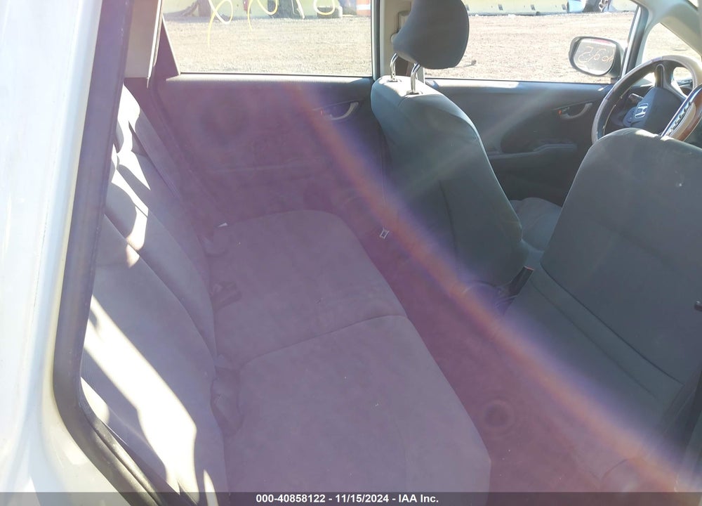 2010 HONDA FIT VIN: JHMGE8H27AC028624
