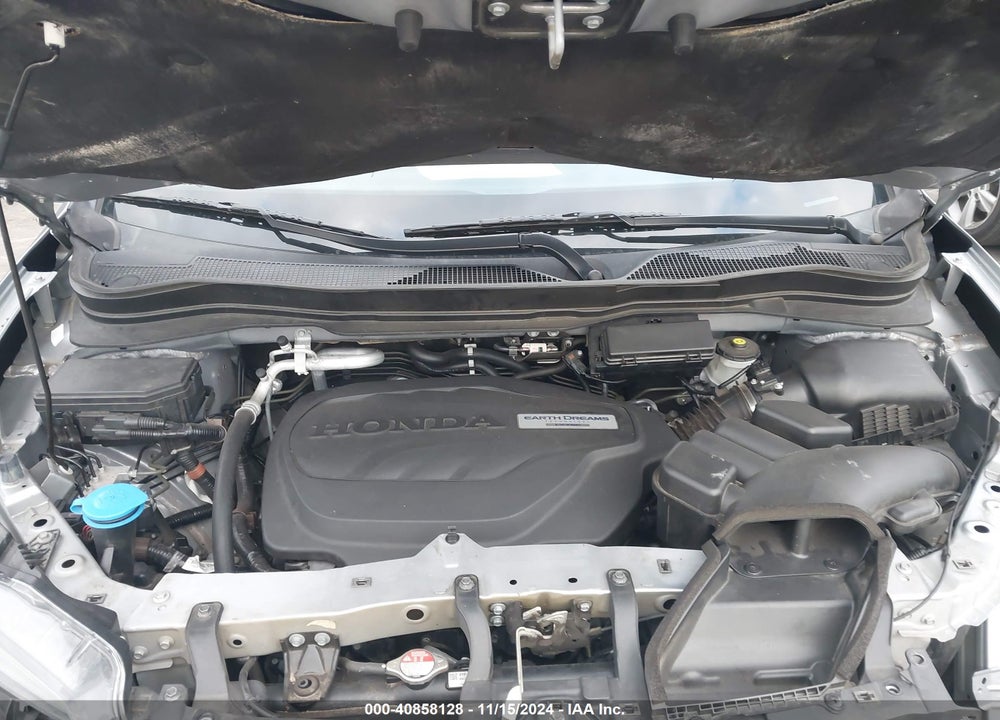 2018 HONDA PILOT TOURING VIN: 5FNYF6H97JB061226