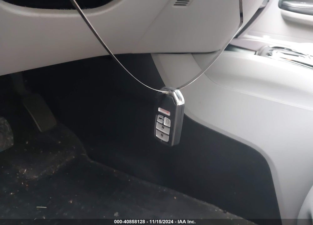 2018 HONDA PILOT TOURING VIN: 5FNYF6H97JB061226