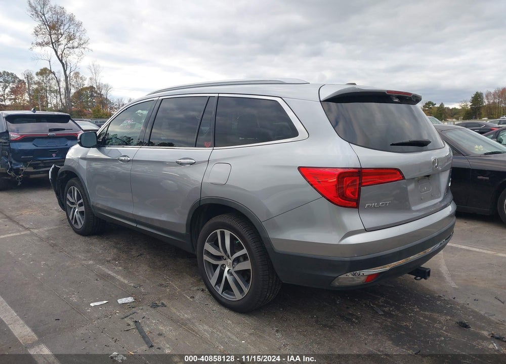 2018 HONDA PILOT TOURING VIN: 5FNYF6H97JB061226