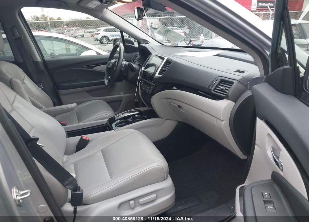 2018 HONDA PILOT TOURING VIN: 5FNYF6H97JB061226