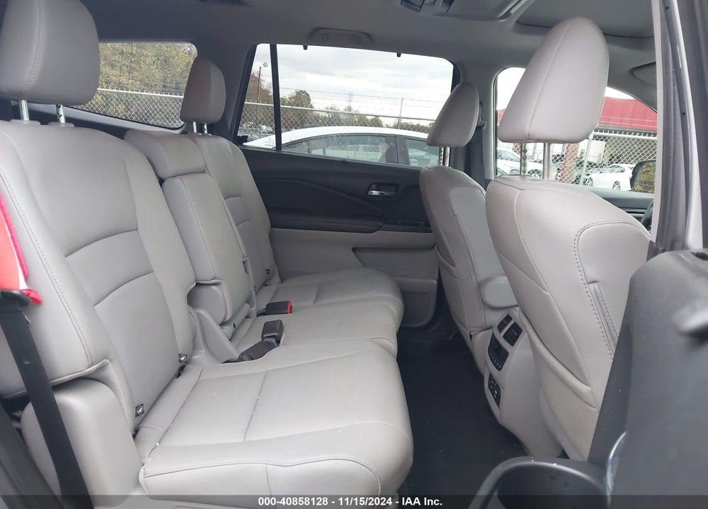 2018 HONDA PILOT TOURING VIN: 5FNYF6H97JB061226