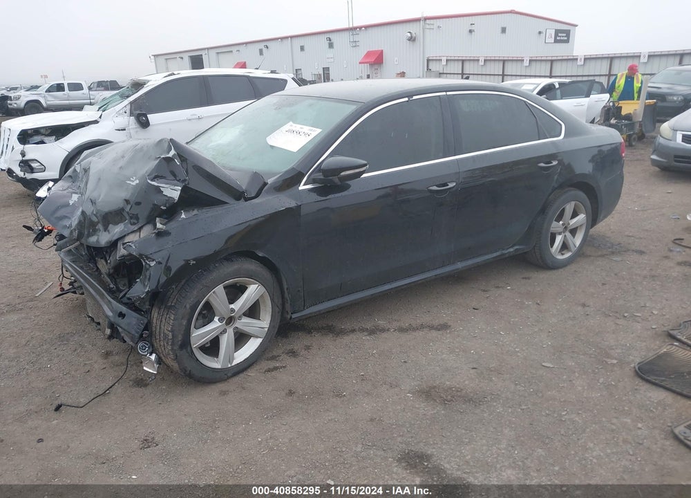 2012 VOLKSWAGEN PASSAT 2.5L SE VIN: 1VWBP7A35CC048261