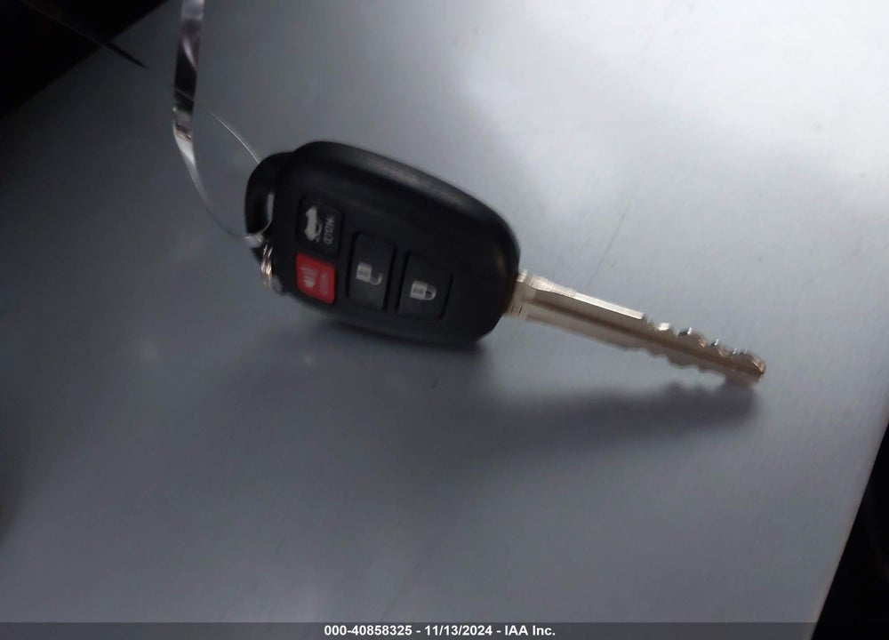 2018 TOYOTA COROLLA SE VIN: 5YFBURHE4JP771974