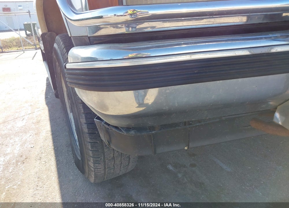 1993 GMC SUBURBAN K1500 VIN: 1GKFK16K6PJ756914