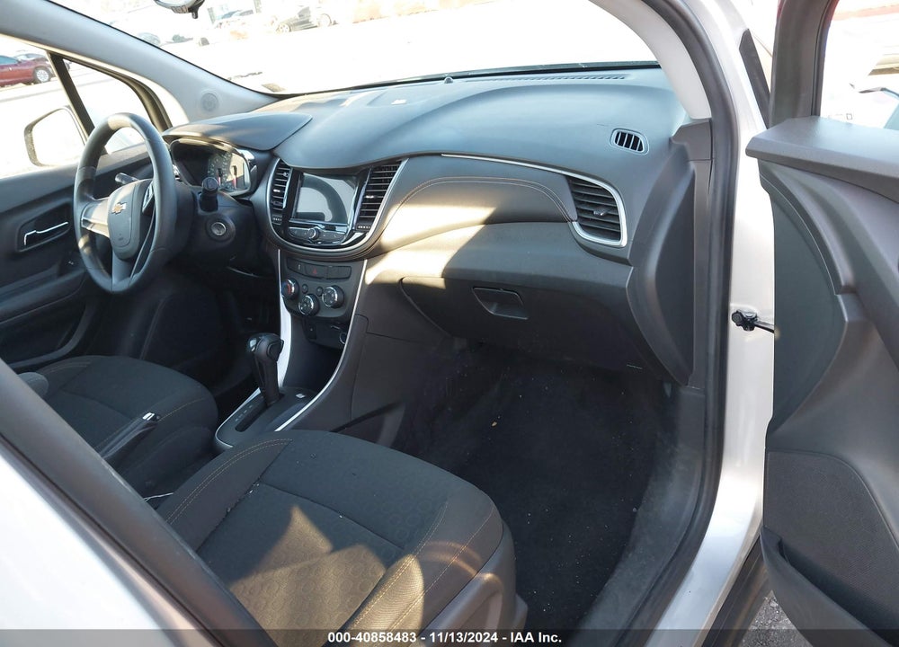2018 CHEVROLET TRAX LS VIN: KL7CJKSB2JB733948