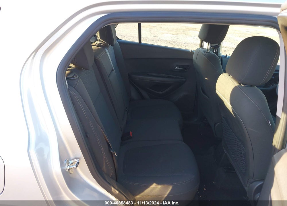 2018 CHEVROLET TRAX LS VIN: KL7CJKSB2JB733948