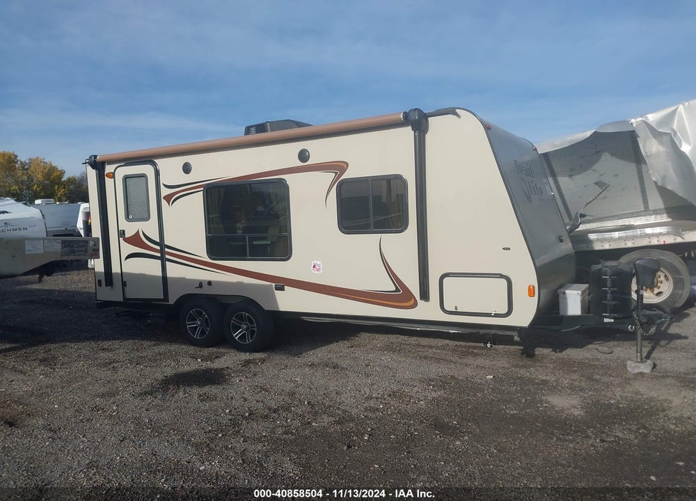 2014 R-VISION TRAIL-LITE CROSSOVER VIN: 51V1P1B23EH851320