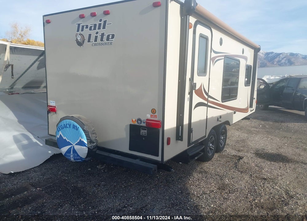 2014 R-VISION TRAIL-LITE CROSSOVER VIN: 51V1P1B23EH851320