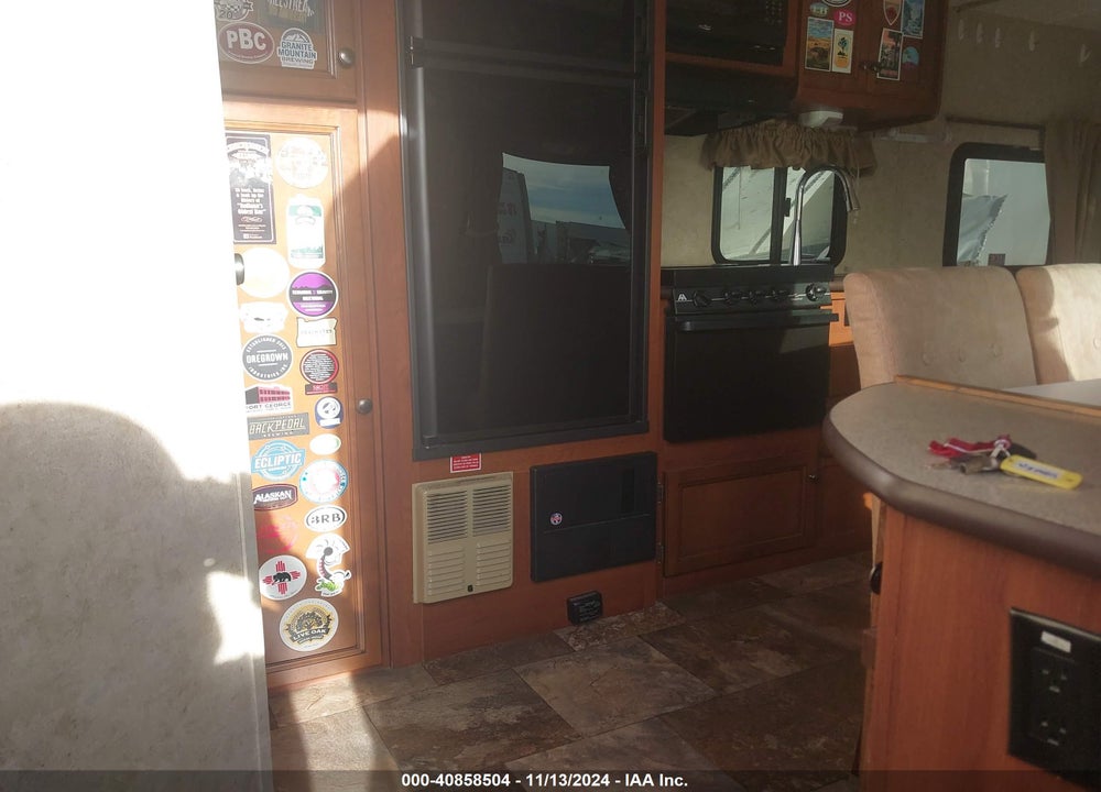2014 R-VISION TRAIL-LITE CROSSOVER VIN: 51V1P1B23EH851320