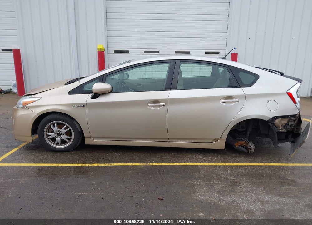 2011 TOYOTA PRIUS TWO VIN: JTDKN3DU4B0246996