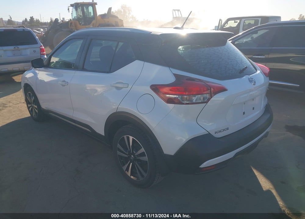 2019 NISSAN KICKS SR VIN: 3N1CP5CU0KL492736