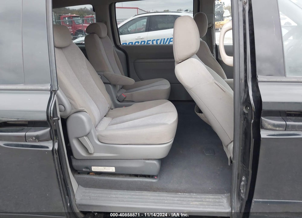 2010 KIA SEDONA LX VIN: KNDMG4C33A6327128