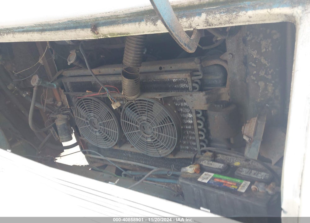 1989 CHEVROLET P30 VIN: 1GBKP37W6K3318503